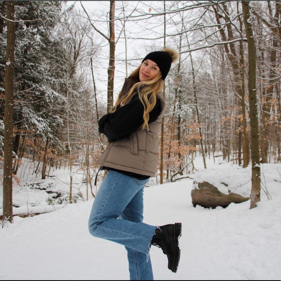 Meet your Posher, Ava - Picture 1 of 1